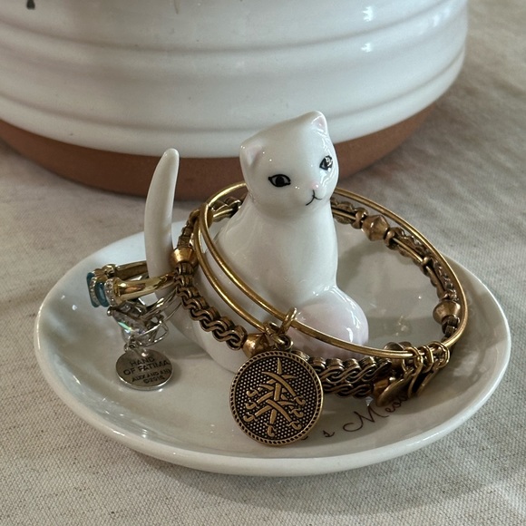 Ceramic Cat Kitty Jewelry Trinket Dish. Necklace & Ring. CAT’S MEOWS 🐈 - Picture 9 of 10
